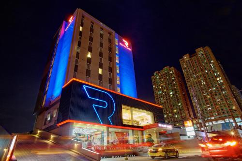 Фотография гостиницы Red Planet Manila Amorsolo - Quarantine Hotel