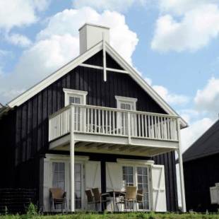 Фотографии гостевого дома
Four-Bedroom Holiday home in Gjern 3