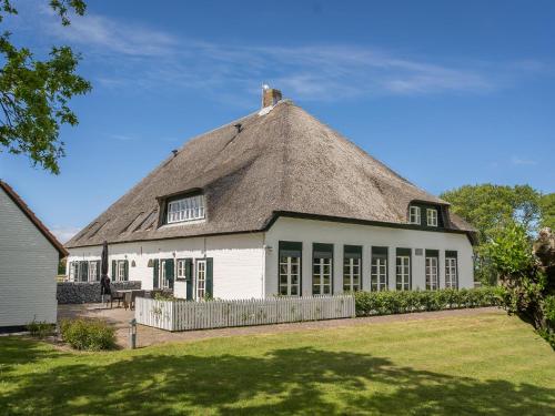 Фотография гостевого дома Quaint Farmhouse in De Cocksdorp near Beach