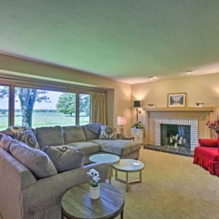 Фотография гостевого дома Classy Home with Billiards Table and Countryside View!