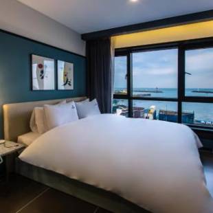 Фотографии гостиницы 
            Brown Dot Gijang Yeonhwari