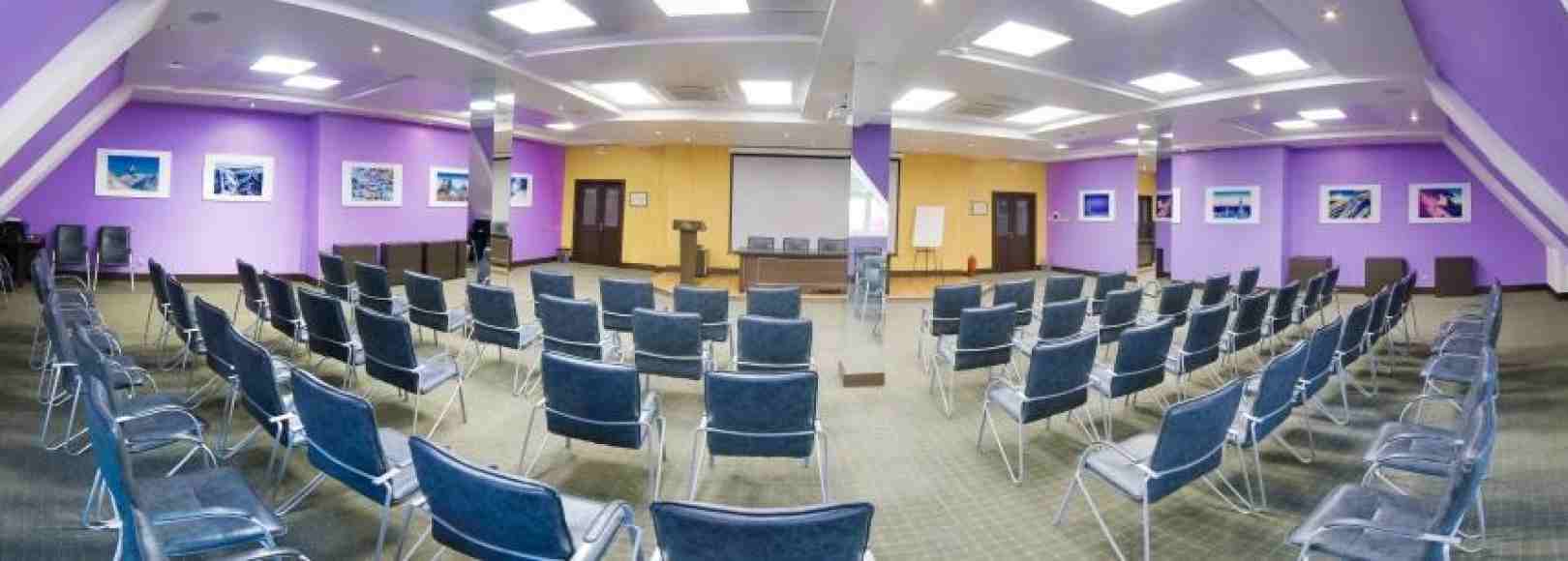 Фотография конференц-зала Мустаг