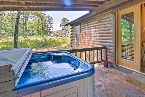 Фотографии гостевого дома 
            Cozy Broken Bow Cabin with Hot Tub and 2 Porches!