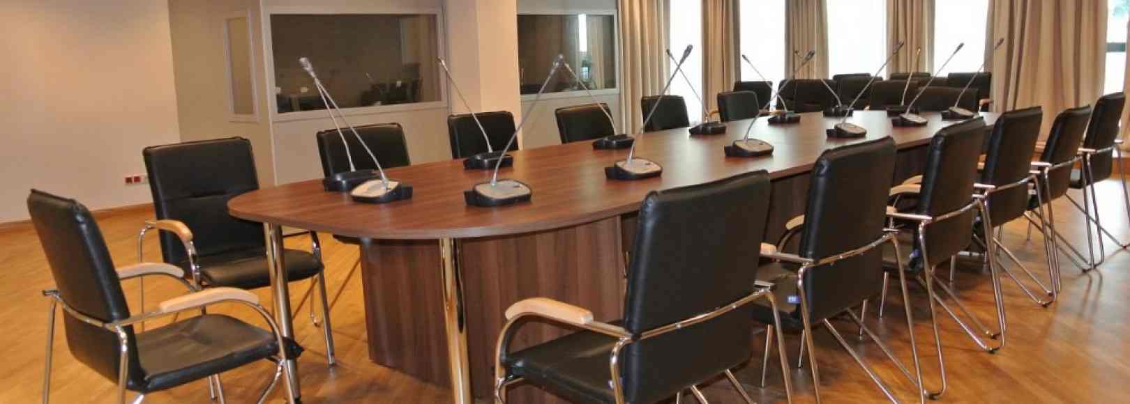 Фотография конференц-зала Зал заседаний на 90 человек
