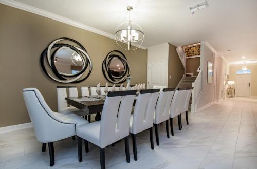 Фотография гостевого дома New 10 Bedroom Home FREE Water Park