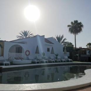 Фотографии базы отдыха 
            Rainbow Golf Bungalows, Gay Men-only Resort