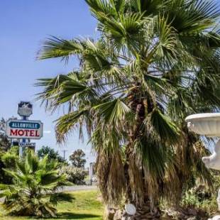 Фотографии мотеля
Allonville Gardens Motel