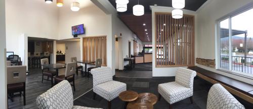 Фотография гостиницы Clarion Inn & Suites Clackamas - Portland