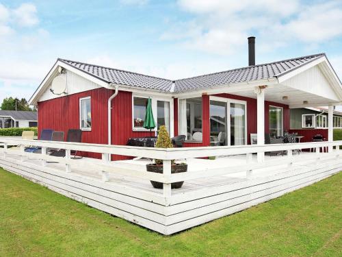 Фотография гостевого дома Three-Bedroom Holiday home in Juelsminde 25