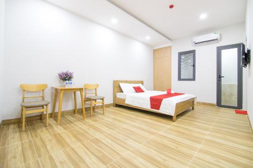 Фотография гостиницы RedDoorz Plus near E-Town 2