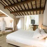 Фотография мини отеля Borgoleoni 18 - Room and Breakfast
