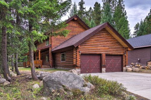 Фотография гостевого дома Exquisite McCall Log Cabin - Walk to Payette Lake!