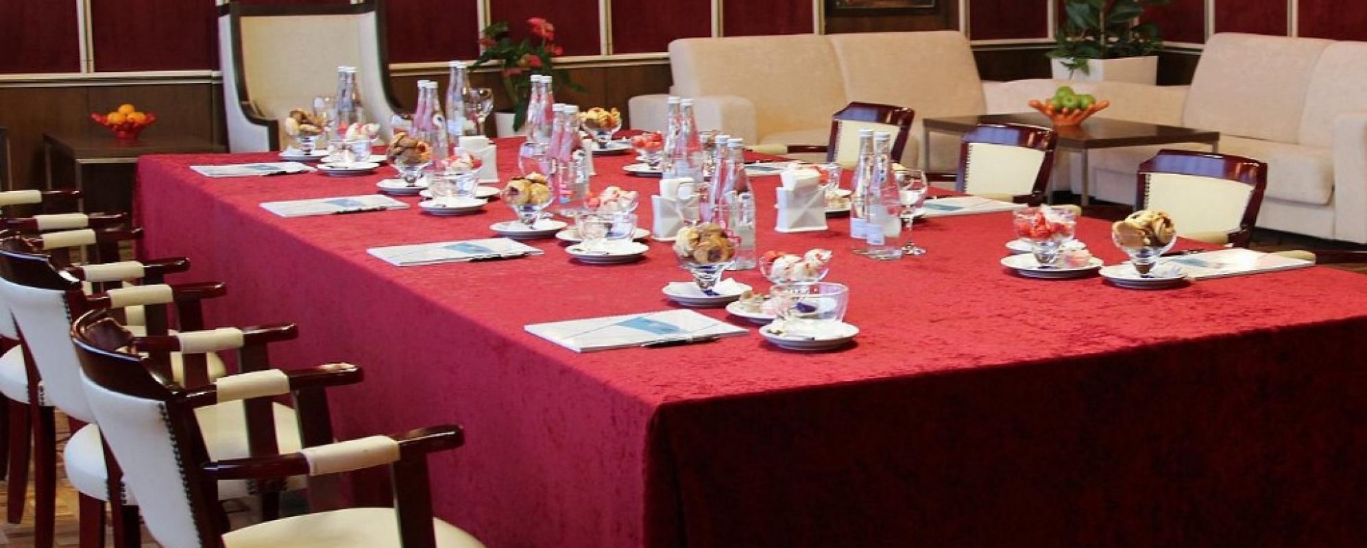 Фотографии конференц-зала Бордовый