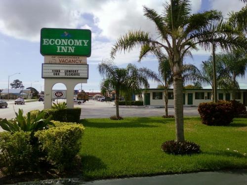 Фотография мотеля Economy Inn Okeechobee