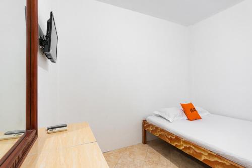 Фотография гостевого дома RedDoorz Syariah near Purwosari Train Station