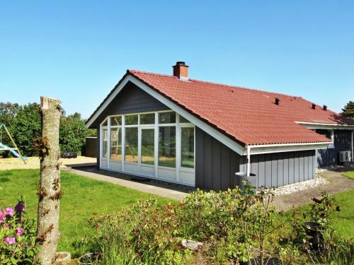 Фотография гостевого дома Two-Bedroom Holiday home in Hemmet 28