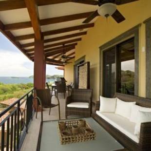 Фотографии гостевого дома 
            Big hillside villa in Potrero with pool and panoramic ocean views