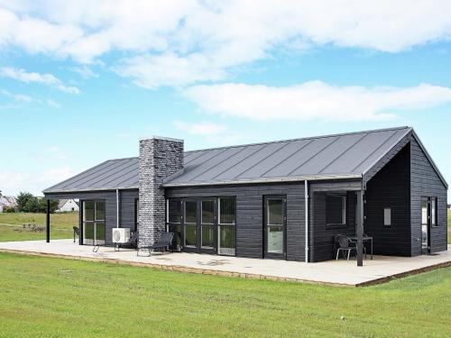 Фотография гостевого дома Three-Bedroom Holiday home in Løkken 79