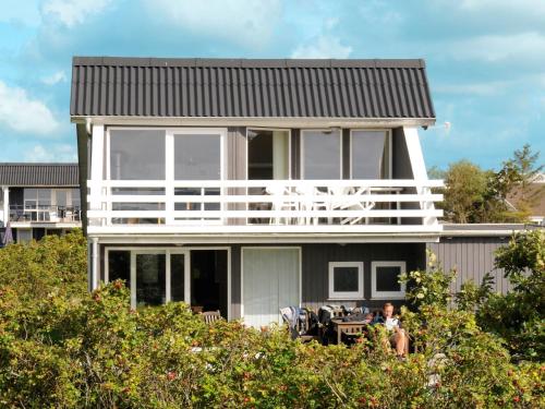 Фотография гостевого дома Three-Bedroom Holiday home in Hemmet 91