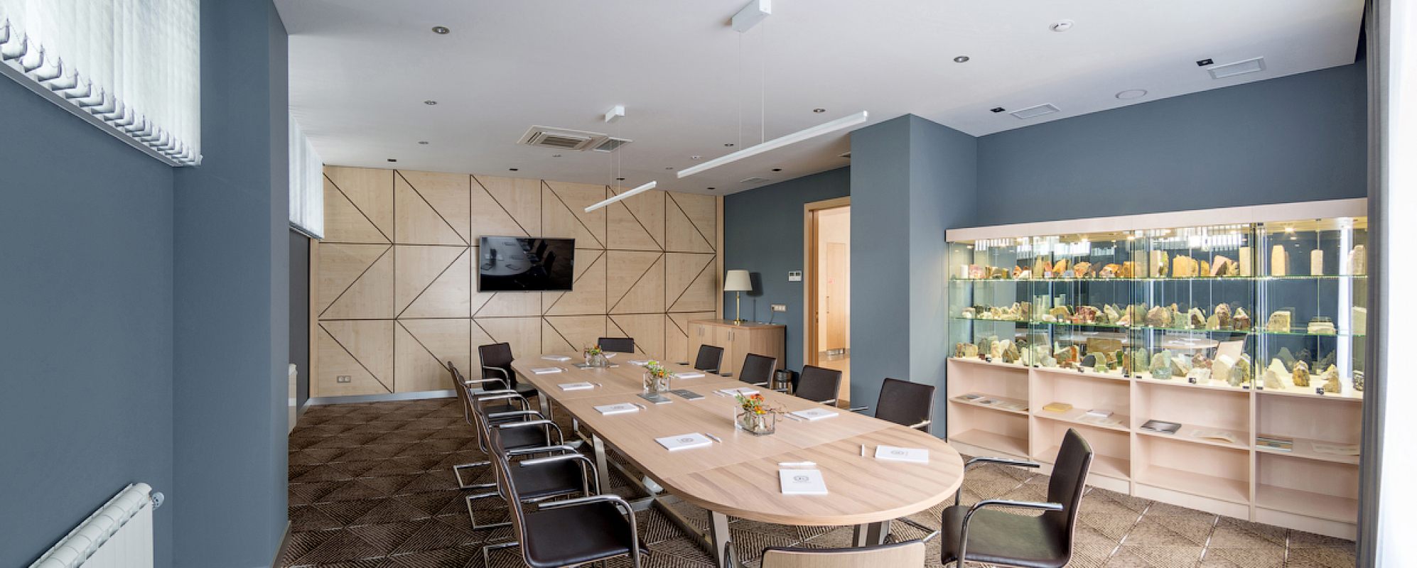 Фотографии комнаты для переговоров Тан