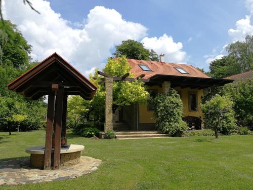 Фотография гостевого дома Duzzogó Vendégház Agárd