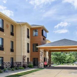 Фотографии гостиницы 
            Comfort Inn & Suites Cedar Rapids North - Collins Road