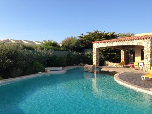 Фотография гостевого дома Villa de 4 chambres a Corbara a 20 m de la plage avec vue sur la mer piscine privee et jacuzzy