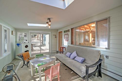 Фотография гостевого дома Lovely Golden Home Less Than 1 Hour to Denver Attractions!