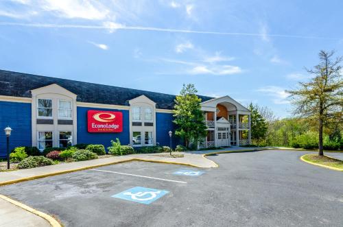 Фотографии гостиницы 
            Econo Lodge Inn & Suites Radford-Blacksburg Area