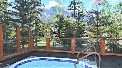 Фотография апарт отеля Fenwick Vacation Rentals Inviting Rocky Mountain HOT TUB in Top Rated Condo