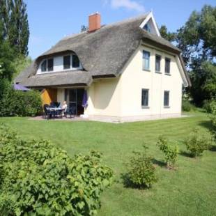 Фотографии гостевого дома
Reetdachhaus Weißdorn 1