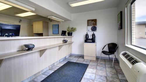 Фотография гостиницы Americas Best Value Inn East Peoria