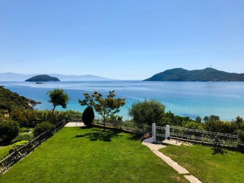 Фотография гостевого дома Mare Suite Iraklitsa