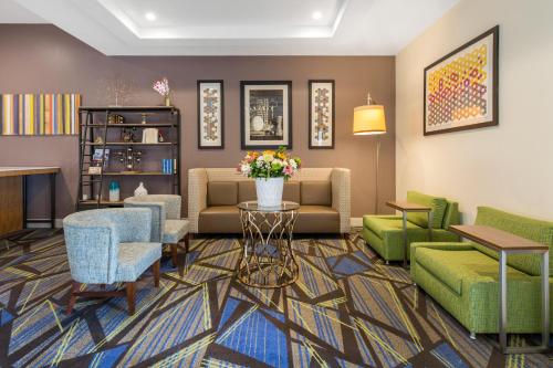 Фотография гостиницы Holiday Inn Express Houston-Alvin, an IHG Hotel