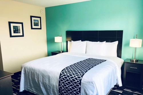 Фотография гостиницы Clarion Inn & Suites Oklahoma City near Bricktown