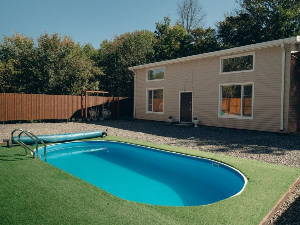 Фотография Коттеджа Частный дом с теплым бассейном, расположенного в живописном месте