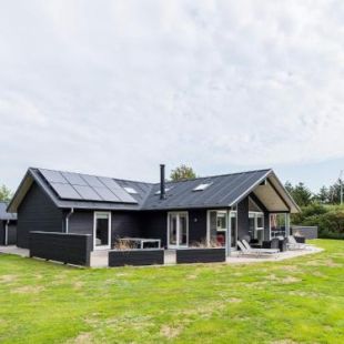 Фотография гостевого дома Holiday home Blåvand CLXXI
