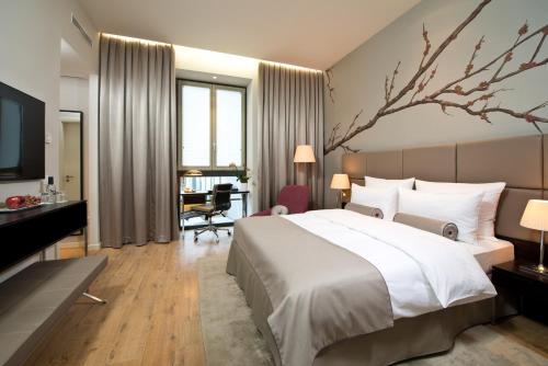 Фотография гостиницы Crowne Plaza Berlin - Potsdamer Platz, an IHG Hotel