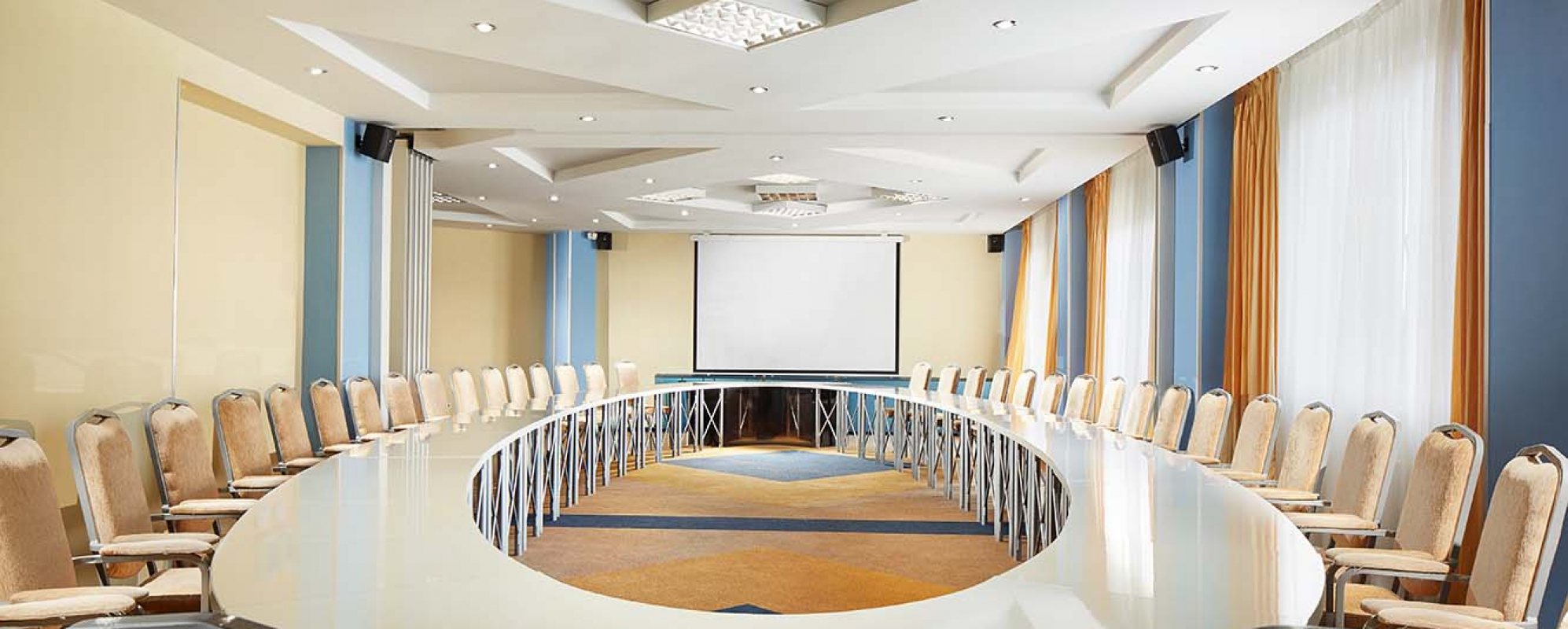 Фотографии конференц-зала Конференц-зал на 40 мест (3-й этаж, бизнес-центр)