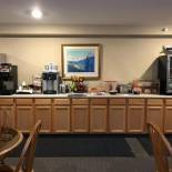 Фотография мотеля Lakeshore Inn & Suites