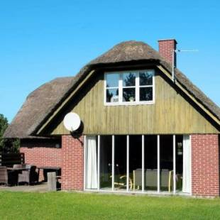 Фотографии гостевого дома
Three-Bedroom Holiday home in Blåvand 26