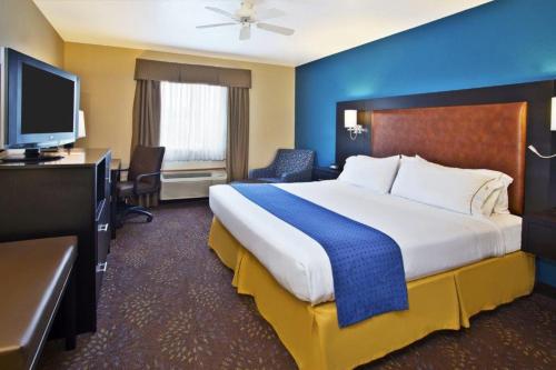 Фотография гостиницы Holiday Inn Express Mackinaw City, an IHG Hotel