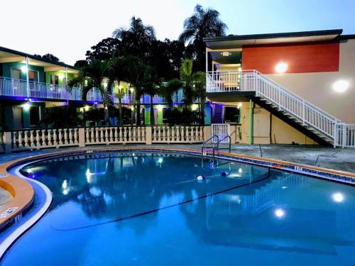 Фотография мотеля Tropical Inn & Suites, downtown clearwater