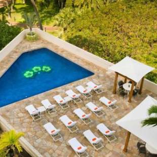 Фотографии гостиницы
Luana Waikiki Hotel & Suites