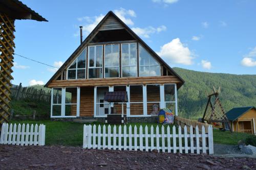 Фотографии базы отдыха
Семейный Уголок