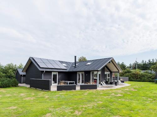 Фотография гостевого дома Holiday home Blåvand CLXXI