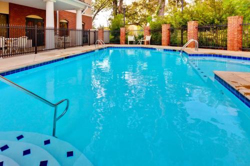 Фотография гостиницы Holiday Inn Express Hotel & Suites Jackson - Flowood, an IHG Hotel