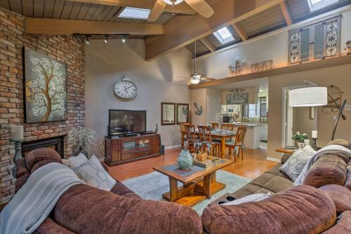 Фотографии гостевого дома 
            Tahoe Family Condo with Private Deck and Gas Grill!