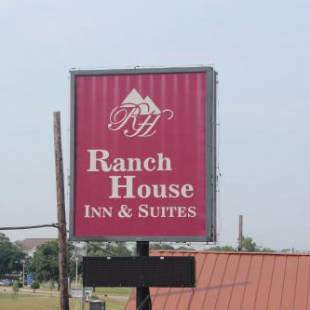 Фотографии мини отеля 
            Ranch House Inn & Suites