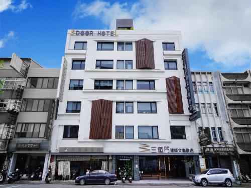 Фотография гостиницы 3 Door Hotel